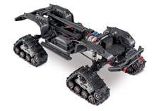 TRX-4 ausgestattet mit TRAXX (#82034-4) Chassis Dreiviertelansicht