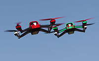 Rote und grüne Traxxas Aton Quadcopter