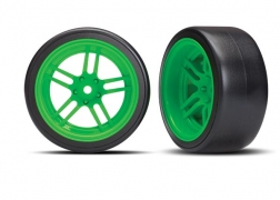 Hintere grüne Felgen mit geteilten Speichen und Drift-Reifen
