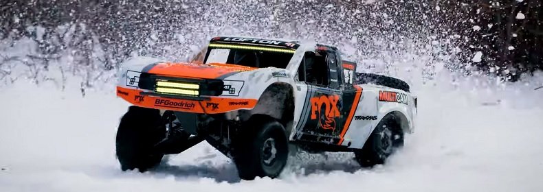 Fahren Sie mit einem modifizierten Unlimited Desert Racer über die Pisten - Traxxas News Fahren Sie mit einem modifizierten Unlimited Desert Racer über die Pisten