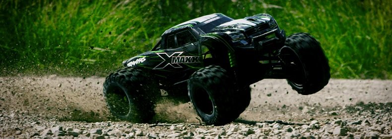 Sehen Sie, wie der X-Maxx abhebt und eine Baustelle zerlegt - Traxxas News Sehen Sie, wie der X-Maxx abhebt und eine Baustelle zerlegt