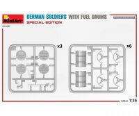 550035366 1:35 Fig. Soldaten m. Kraftstofffäs. (5)